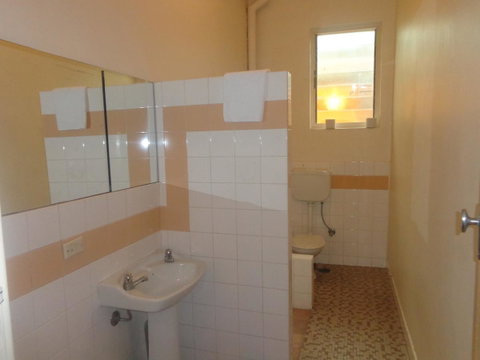 Adelaide Backpackers And Travellers Inn - Winery Find 44