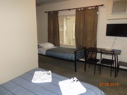 Adelaide Backpackers And Travellers Inn - Winery Find 14