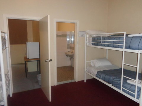 Adelaide Backpackers And Travellers Inn - Winery Find 4