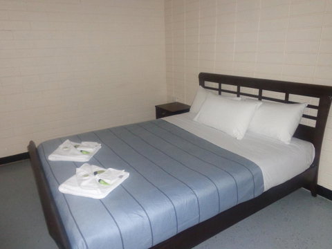 Adelaide Backpackers And Travellers Inn - Winery Find 19