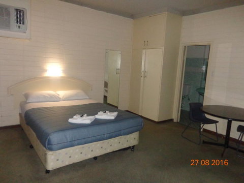 Adelaide Backpackers And Travellers Inn - Winery Find 22