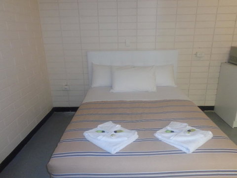 Adelaide Backpackers And Travellers Inn - Winery Find 29