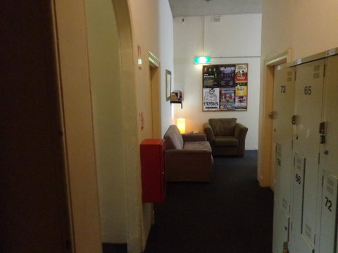 Adelaide Backpackers And Travellers Inn - Winery Find 12