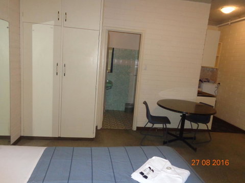 Adelaide Backpackers And Travellers Inn - Winery Find 21