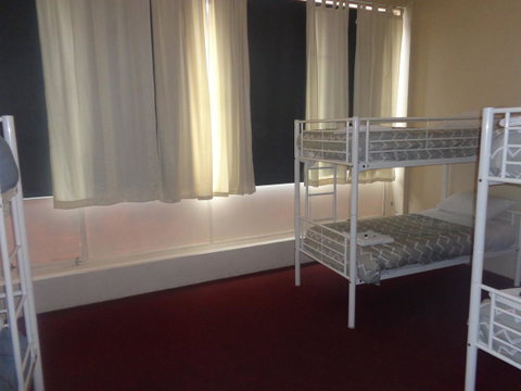 Adelaide Backpackers And Travellers Inn - Winery Find 3