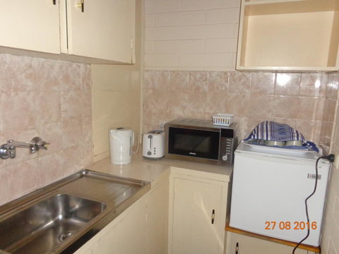 Adelaide Backpackers And Travellers Inn - Winery Find 26