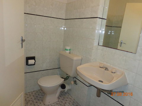Adelaide Backpackers And Travellers Inn - Winery Find 32