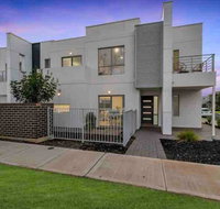 MODERN SPACIOUS 3 BR HOME - NEAR BEACH  AIRPORT - Winery Find