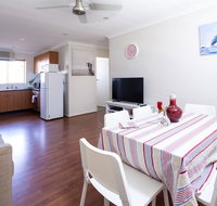 Aurora Holiday Apartment West Beach - Winery Find