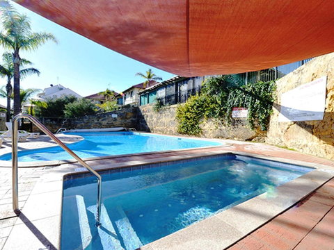 Mandurah Family Resort - Winery Find 27