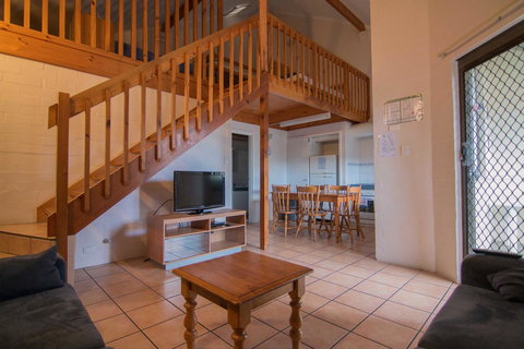 Mandurah Family Resort - Winery Find 44