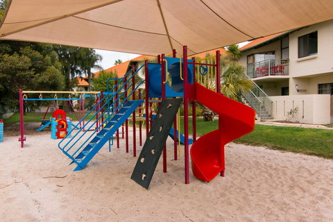 Mandurah Family Resort - Winery Find 31