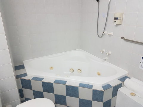 Mandurah Family Resort - Winery Find 2