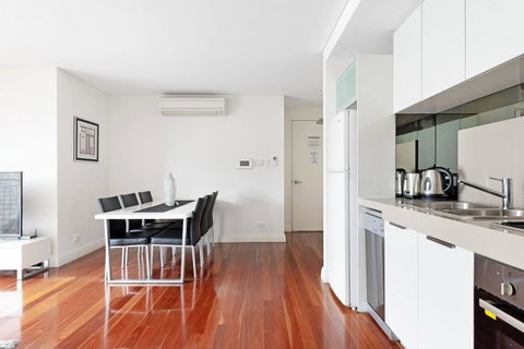 Parklane Apartments - Winery Find 13
