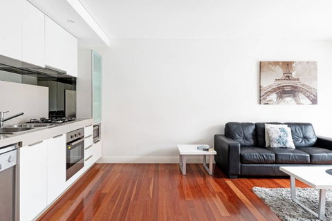 Parklane Apartments - Winery Find 12