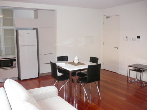 Parklane Apartments - Winery Find 24