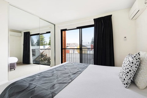 Parklane Apartments - Winery Find 37