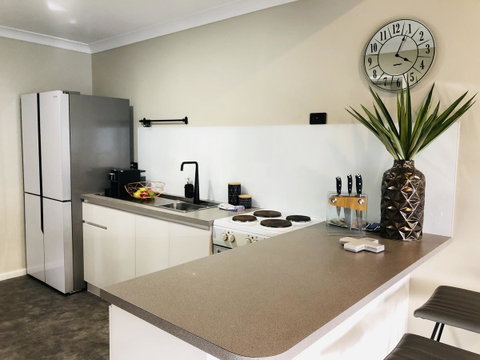 West Beach Lagoon 220 Stylish And Cozy - Winery Find 5