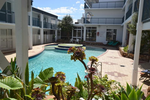 West Beach Lagoon 220 Stylish And Cozy - Winery Find 17
