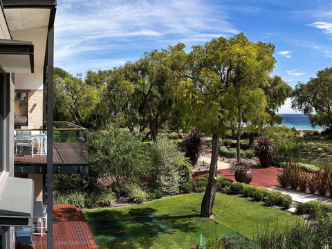 Aqua Resort Busselton - Winery Find 18