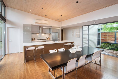 Aqua Resort Busselton - Winery Find 2