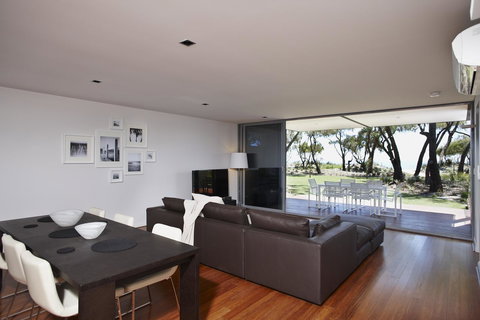 Aqua Resort Busselton - Winery Find 7