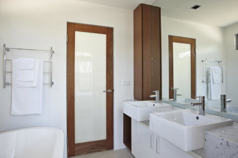 Aqua Resort Busselton - Winery Find 5