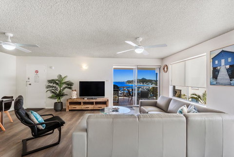 Laman Lodge, Unit 2, 15 Laman Street - Winery Find 0