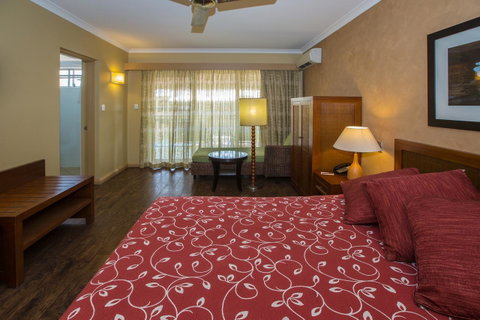 The Continental Hotel - Winery Find 32
