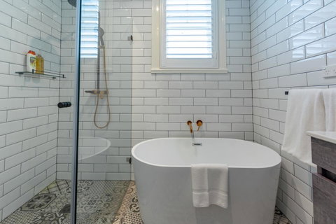 Heritage Townhouse Near Harbour Bridge - Winery Find 2
