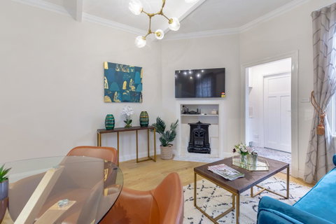 Heritage Townhouse Near Harbour Bridge - Winery Find 17