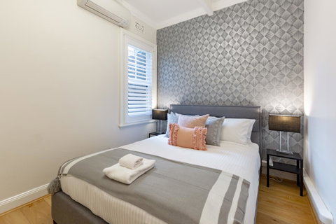 Heritage Townhouse Near Harbour Bridge - Winery Find 19