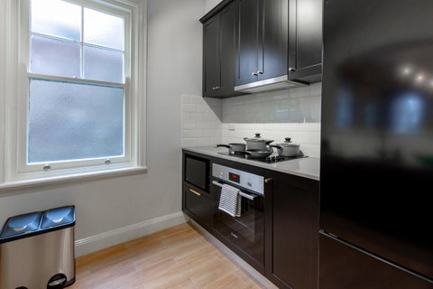 Heritage Townhouse Near Harbour Bridge - Winery Find 21