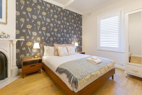 Heritage Townhouse Near Harbour Bridge - Winery Find 36