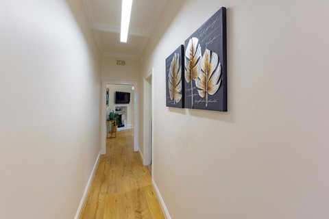 Heritage Townhouse Near Harbour Bridge - Winery Find 12