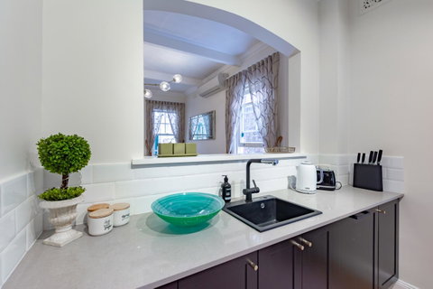 Heritage Townhouse Near Harbour Bridge - Winery Find 35