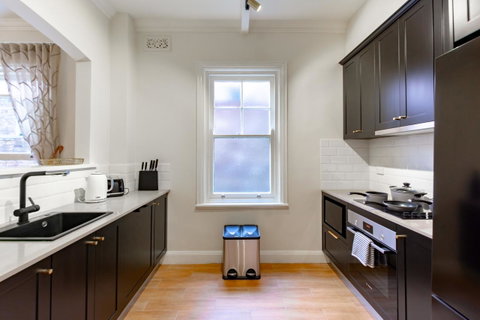 Heritage Townhouse Near Harbour Bridge - Winery Find 34