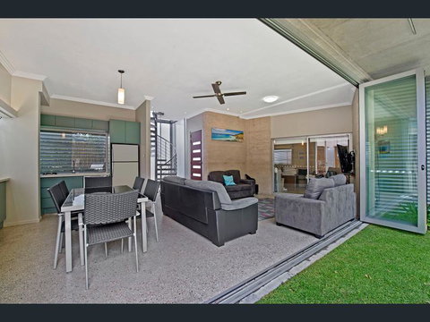Crescent Head Spa Villa - Winery Find 9