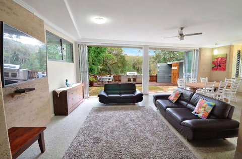 Crescent Head Spa Villa - Winery Find 23