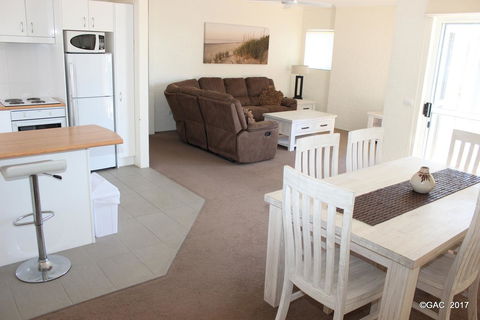 Mollymook Cove Apartments - Winery Find 29