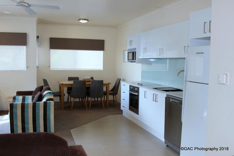 Mollymook Cove Apartments - Winery Find 15