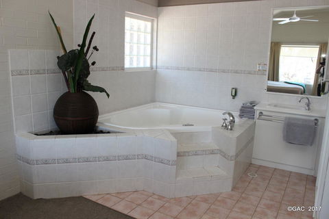 Mollymook Cove Apartments - Winery Find 8