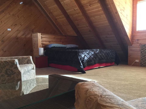 Jetz Bungalow - Winery Find 11