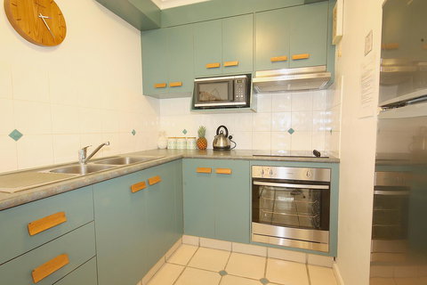 Cossies By The Sea - Winery Find 10