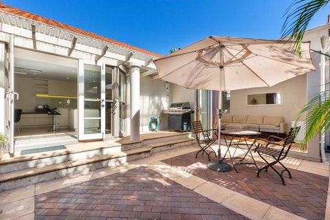 Kensington Self-Contained Modern House (89BROM) - Winery Find 2