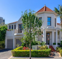 Kensington Self-Contained Modern House 89BROM - Winery Find
