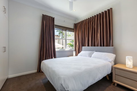 Kensington Self-Contained Modern House (89BROM) - Winery Find 20