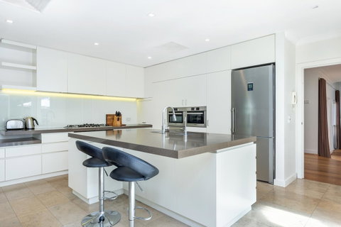 Kensington Self-Contained Modern House (89BROM) - Winery Find 18