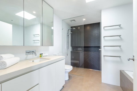 Kensington Self-Contained Modern House (89BROM) - Winery Find 10