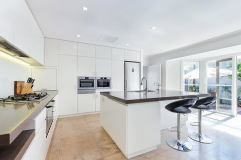 Kensington Self-Contained Modern House (89BROM) - Winery Find 17